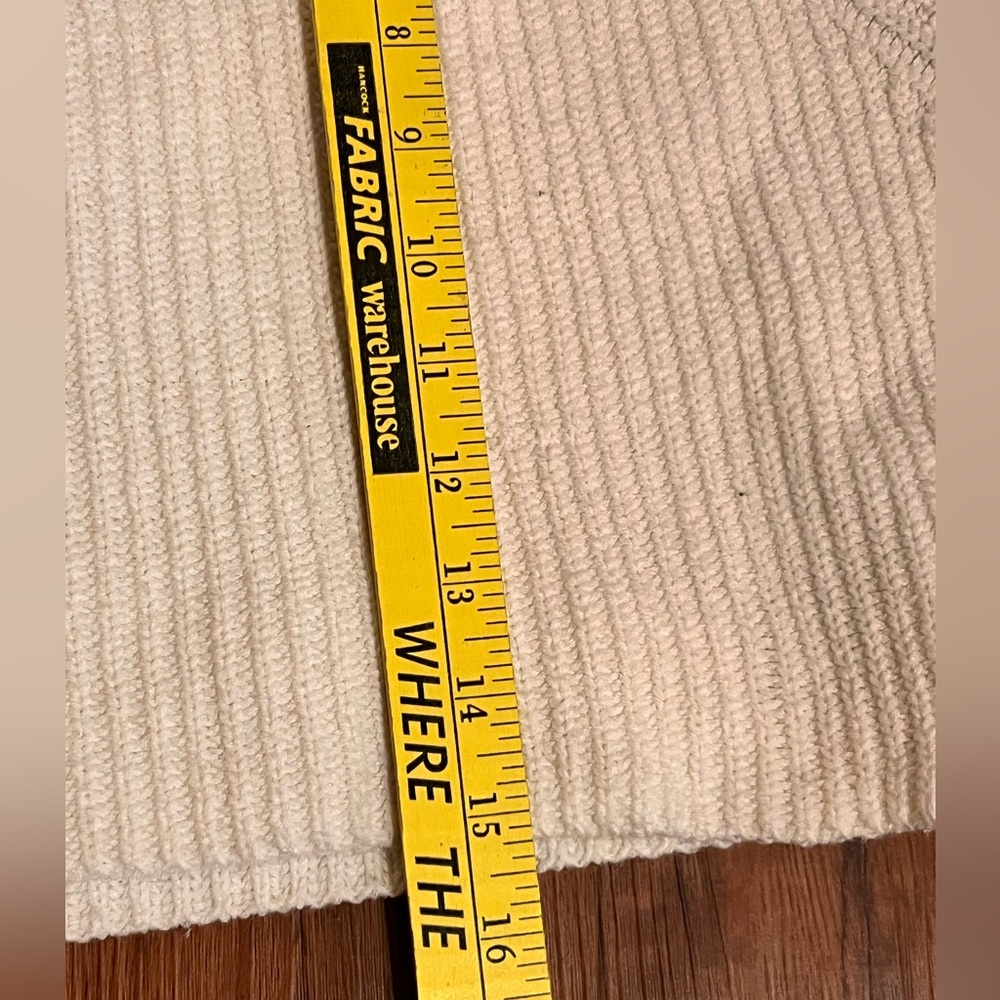 Hollister White Cropped Chunky Cable Knit Neck Sweater size M - Picture 7 of 8
